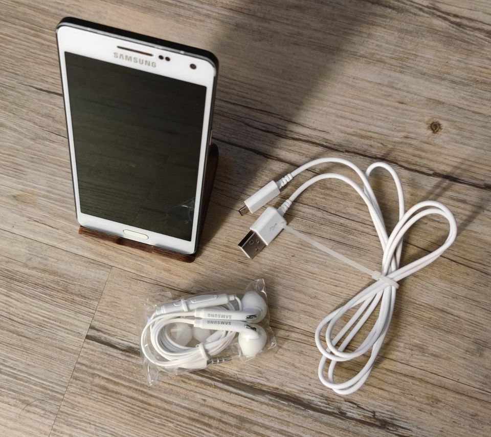 Samsung Galaxy A5 - 16 GB - SINGLE SIM - SM-A500FU in Schwarzenbruck