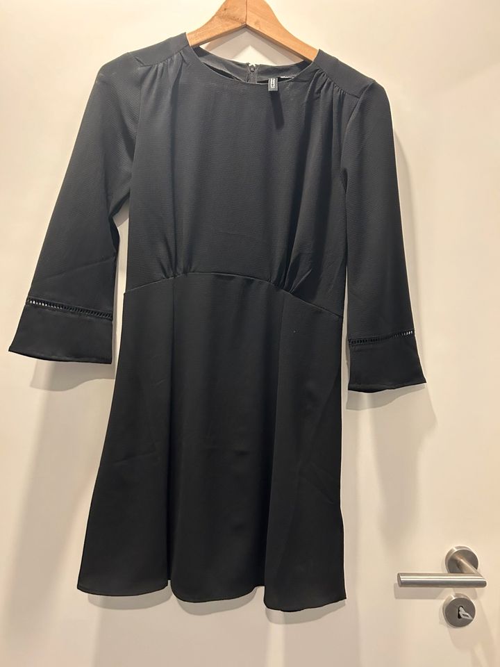 Damenkleid von H&M Größe 36,38  Farbe schwarz neuwertig in Hagen