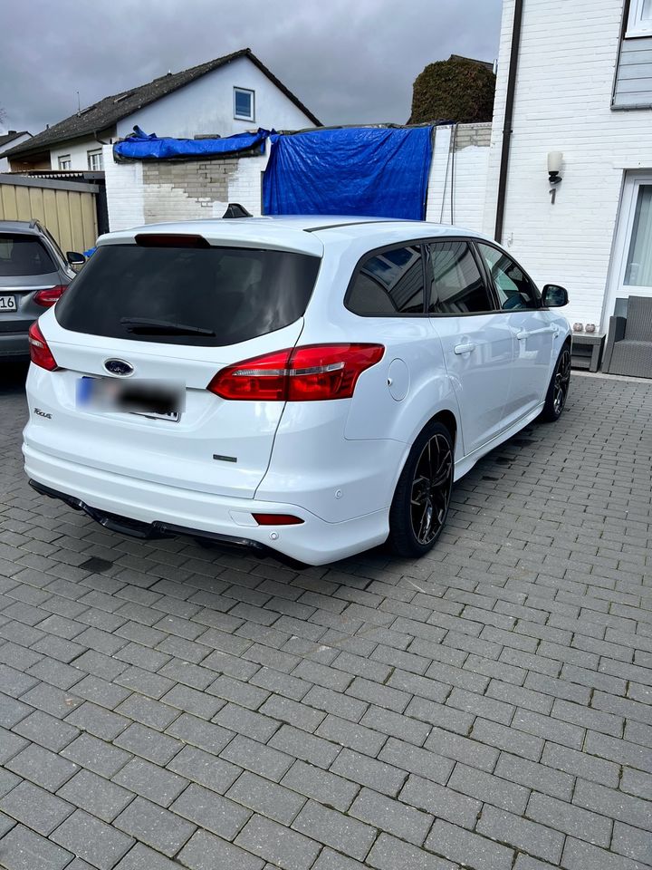 Ford Focus Mk3 ST Line in Stadtallendorf