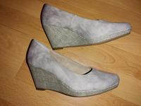 Tamaris Pumps Keilabsatz 36 neuwertig grau Flecht Optik Boho Bayern - Uffenheim Vorschau