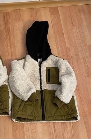 ZARA Kinderjacke Gr. 98 in Heusenstamm