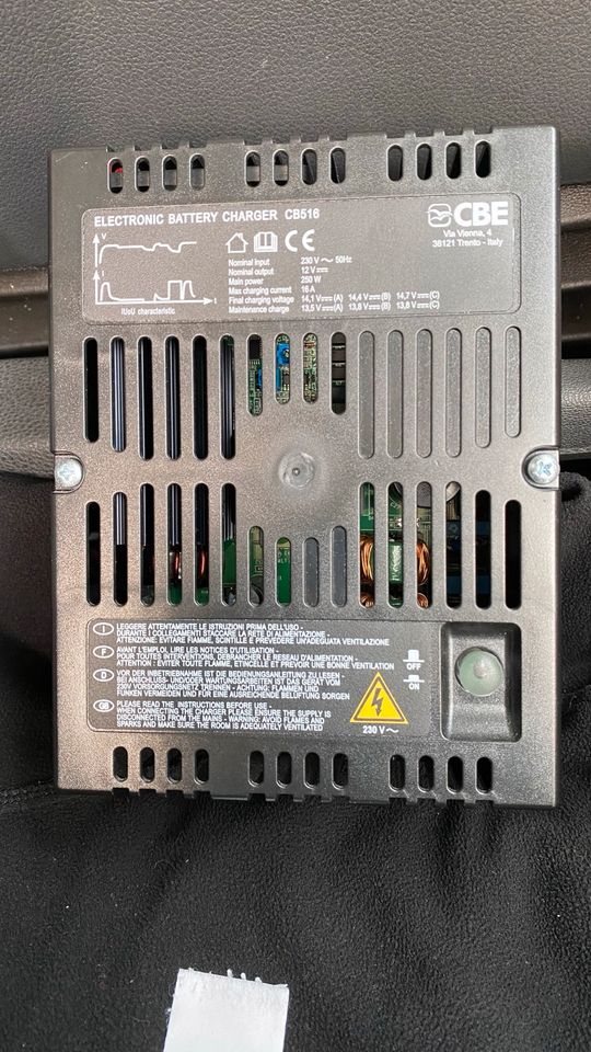 CBE Batterie Ladegerät für Wohnmobil in Nürnberg (Mittelfr)