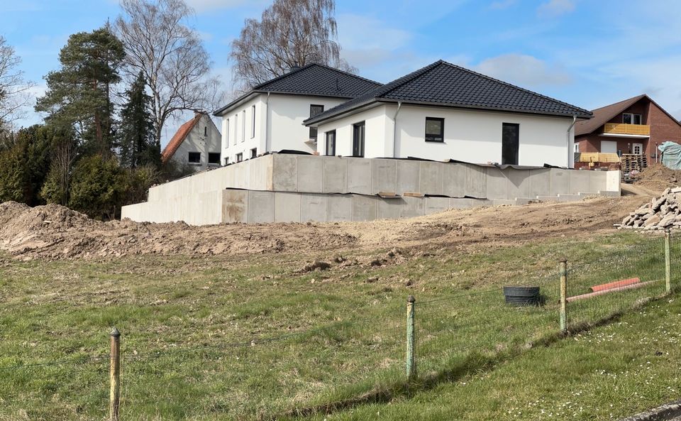 Erdarbeiten Baggerarbeiten Aushub Fundamente Minibagger Radlader in Elze