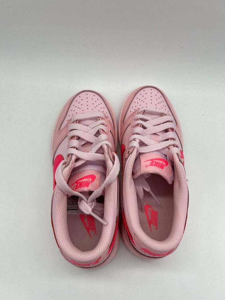 Nike Dunk Low GS 'Triple Pink' | 35.5 | DH9765-600 in Wolfsburg