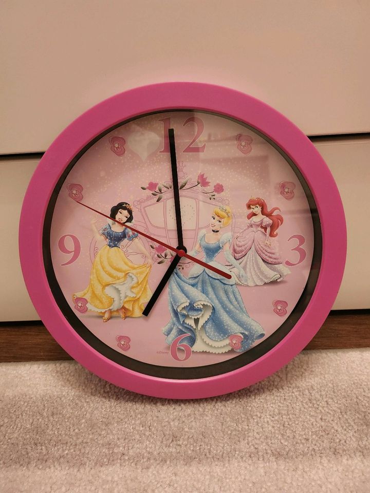 Wanduhr Mädchen Prinzessinen Disney in Kassel