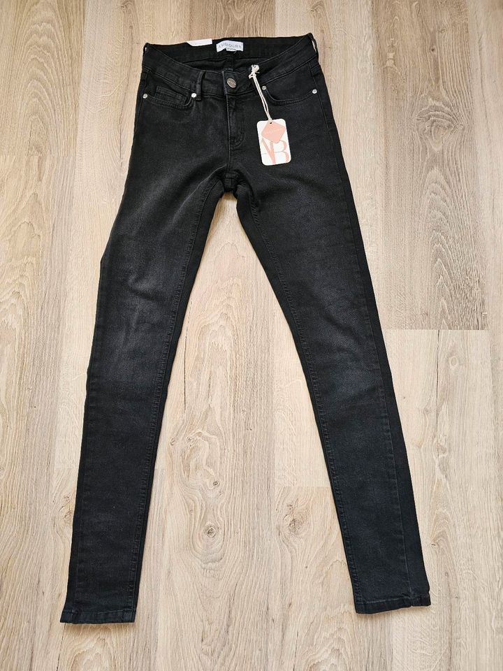 Schwarze Jeans Gr. 26/32, NEU mit Etikett in Passau