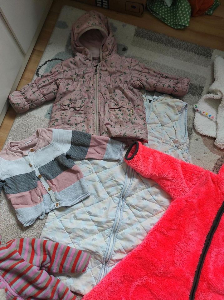 XXL Bekleidungspaket Baby 74 80 Paket Kleidung Mädchen in Markt Schwaben