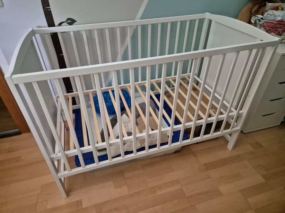 Baby-Deluxe Babybett Mia weiß Traumbär 60×120 - wie Neu in Trostberg