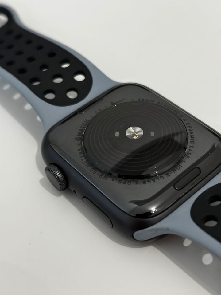 Apple Watch SE 44mm Nike Edition in Essen