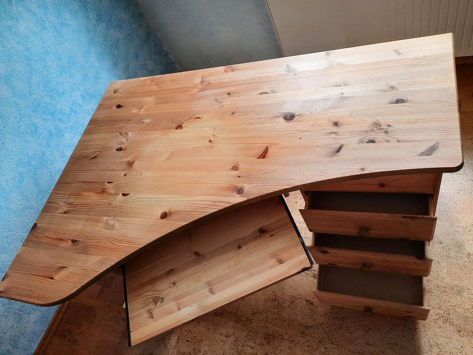 Echtholz Schreibtisch in Attendorn