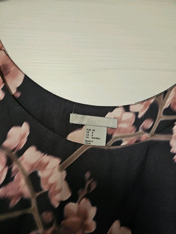 Florales Kleid Blumenkleid mit Raffung H&M in Pfatter