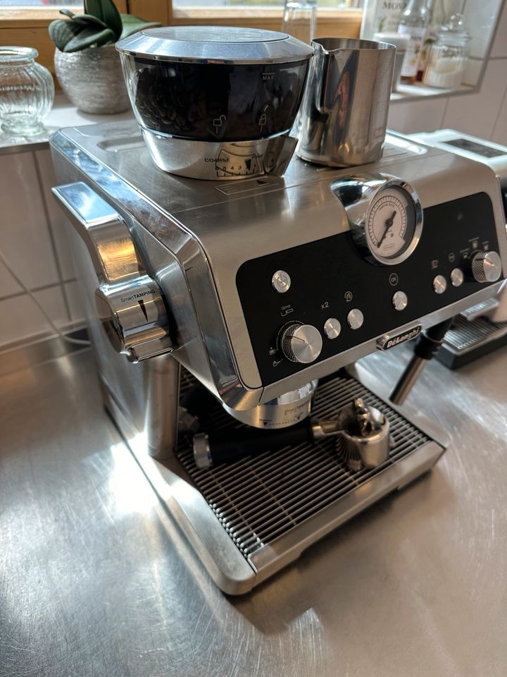 Delonghi La Specialista Kaffee-/Espressomaschine in Puchheim