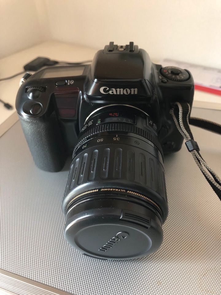 Spiegelreflexkamera - Canon EOS 10 - und 2 USM Objekte + Zubehör in Großkarolinenfeld