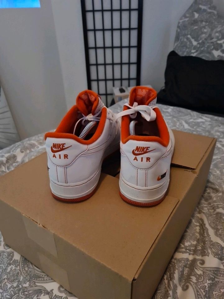 Nike LV 08 weiß/Orange 44,5 in Stuttgart