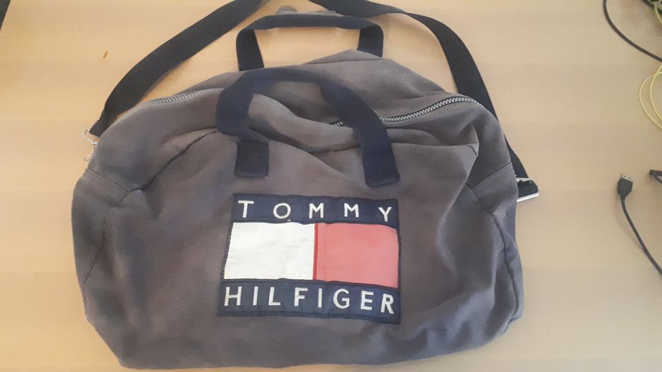 Sport-/Reisetasche Tommy Hilfiger in München
