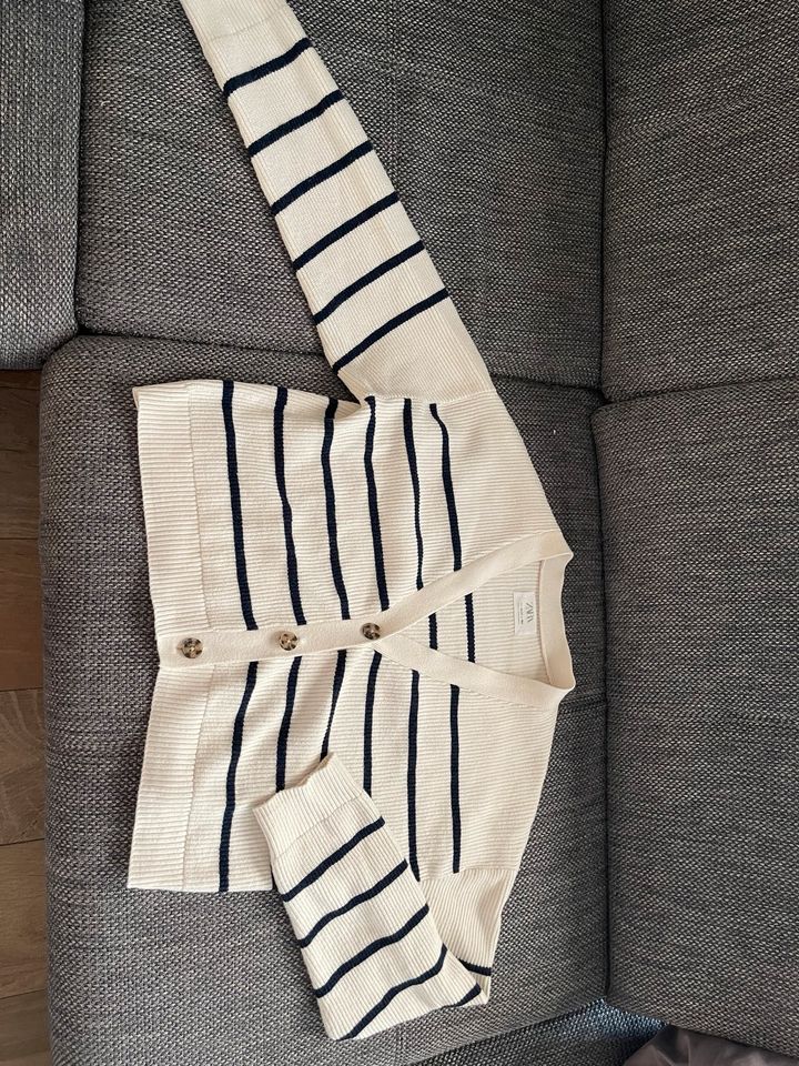 ZARA Cardigan , Gr. XS (164) in Erkelenz