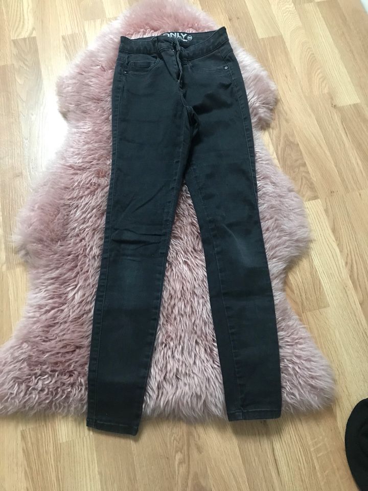 Kinder Jeans only/ Tally weil/ bershka Jeans  xs-s in Michelbach an der Bilz