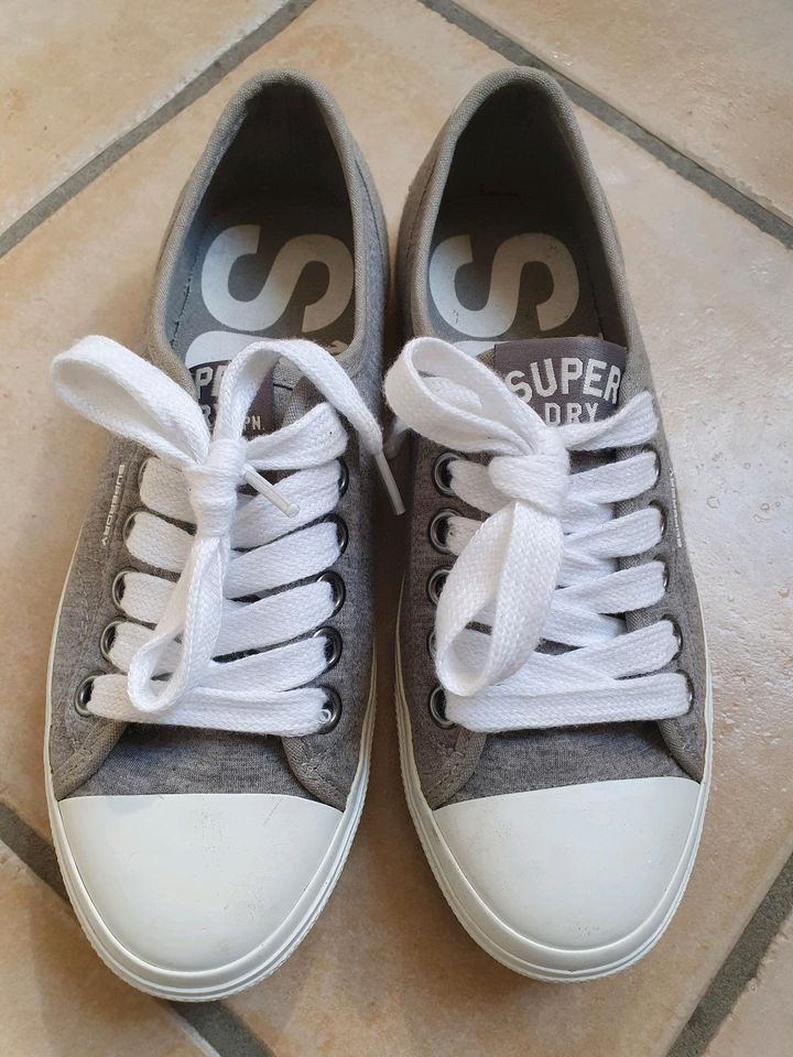 Superdry Sneaker weiß grau Größe 38 in Hausach
