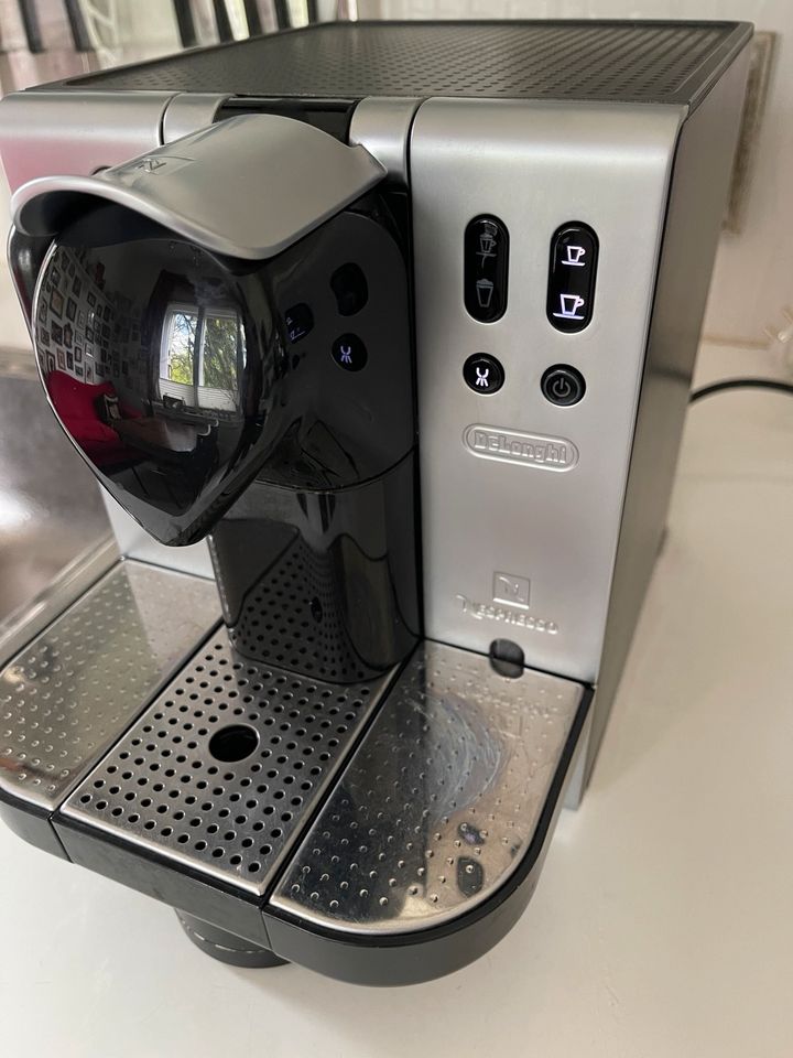 Nesspresso Kapselmaschine von Delonghi in Berlin