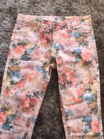 Vero Moda Jeans, Blumenmuster, 28/32, Floral bedruckt,Blumenprint Bayern - Meitingen Vorschau