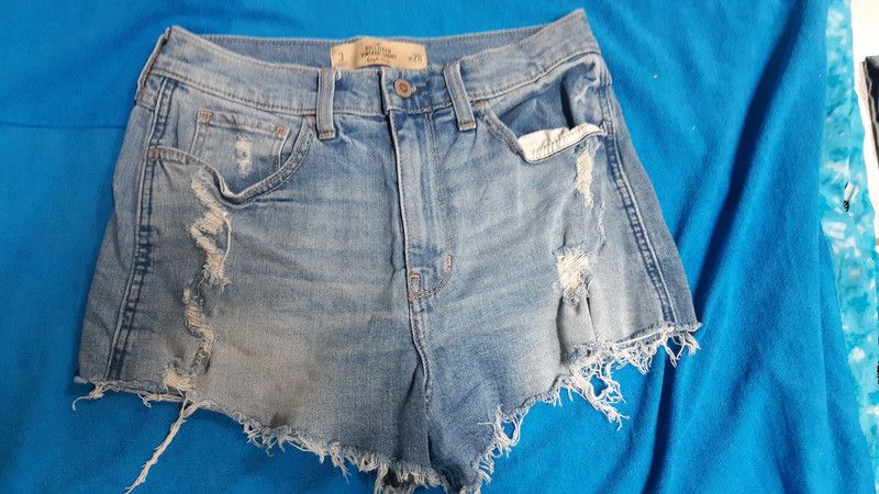 Jeansshorts von hollister. w26 in Ubstadt-Weiher