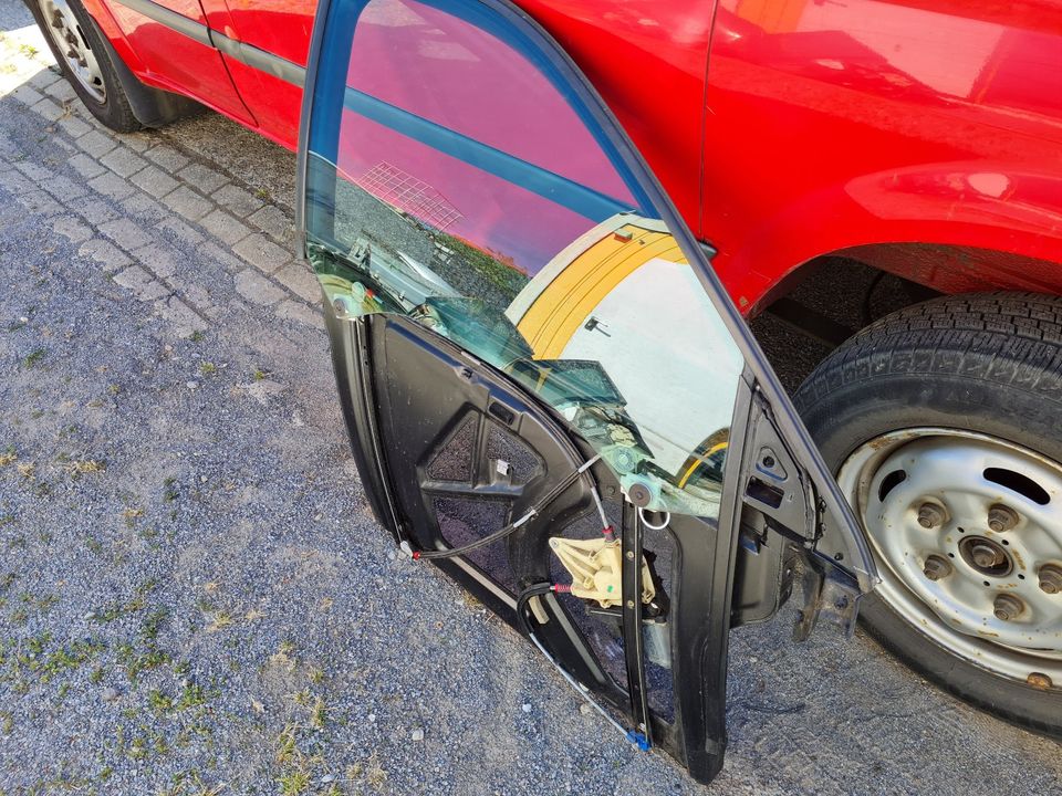 Audi A3 8L Türrahmen Fensterheber rechts vorn 5-türig  8L4837754 in Essen