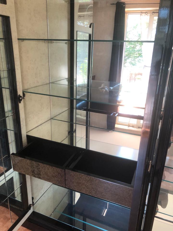 Sideboard dazu passender Vitrinen Schrank/Schwarz glänzend in Heinsberg