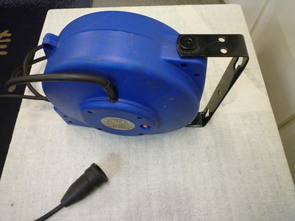 Planeta Automatischer Kabelaufroller CR 605103 S mit 10 m Kabel in Wunstorf