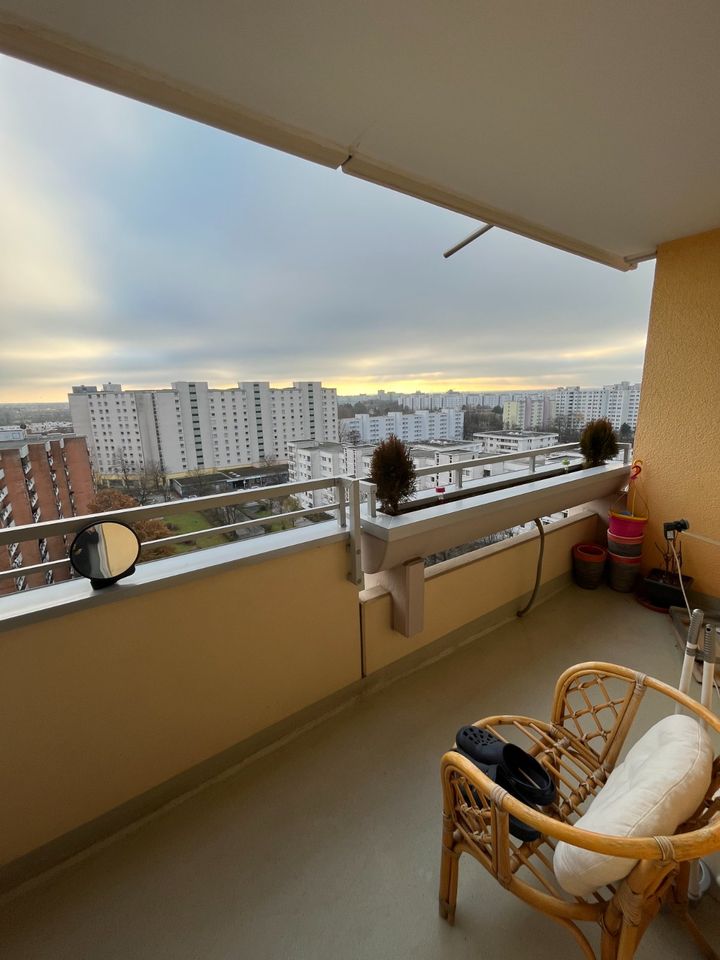 Möblierte 3-Zimmer Wohnung 11. Stock mit 2x Balkon in Perlach in München