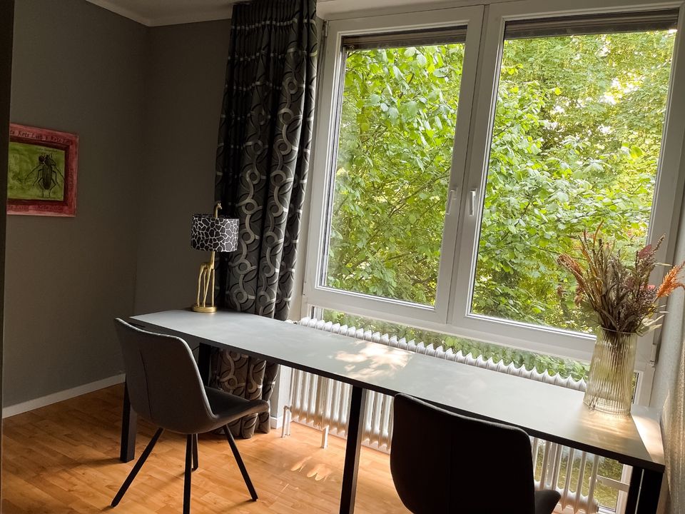 Geschmackvolle und geräumige Wohnung mit zwei Zimmern sowie Balko in Oldenburg