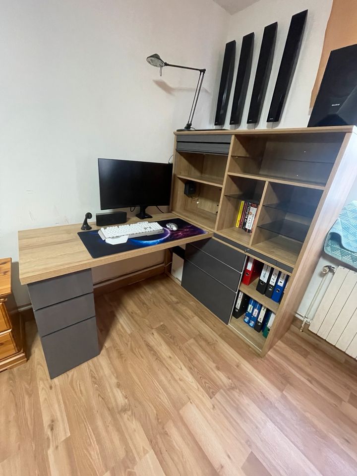 PC / Büro Schreibtisch mit Gaming Stuhl in Bochum