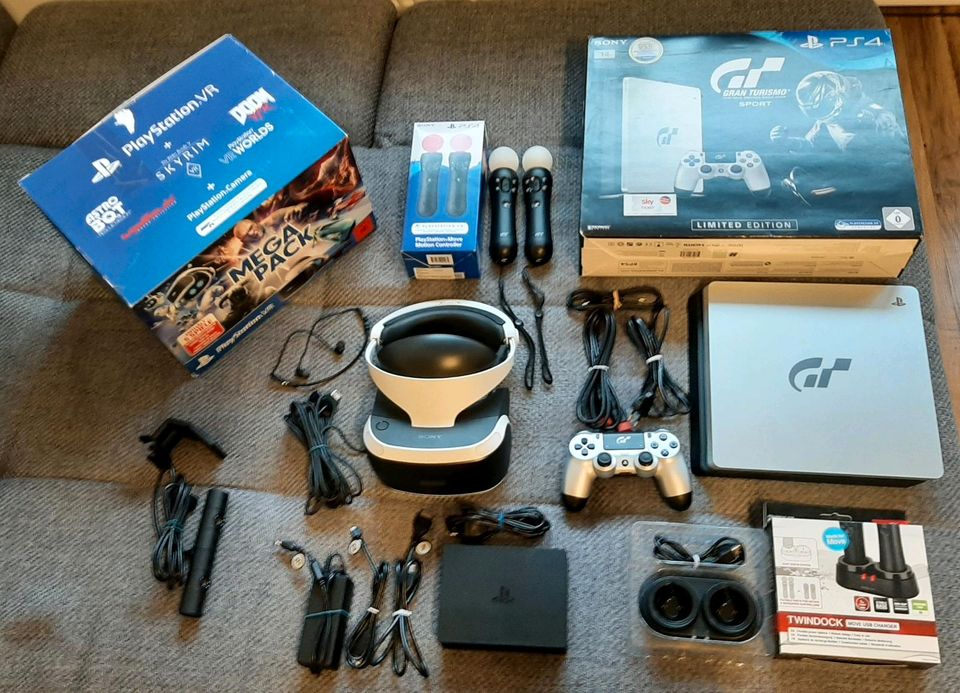 PS4 1TB Gran Turismo Lim. Edition VR Brille und Move Controllern in Darmstadt