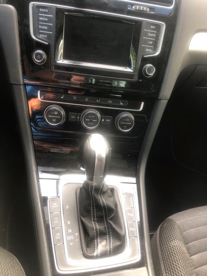 VW Golf7 Kombi mit DSG Automatikgetriebe in Mayen
