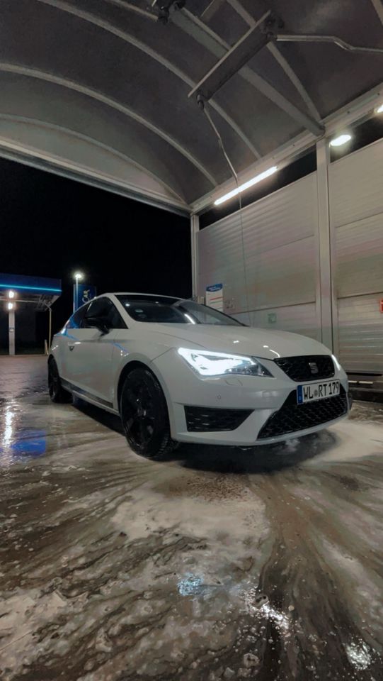 Seat Leon Cupra 340 PS DSG Diffusor, Felgen usw lesen in Seevetal