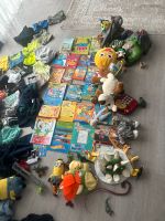 Zu verschenken Spielsachen + Anziehe Sachen 122 Nordrhein-Westfalen - Remscheid Vorschau