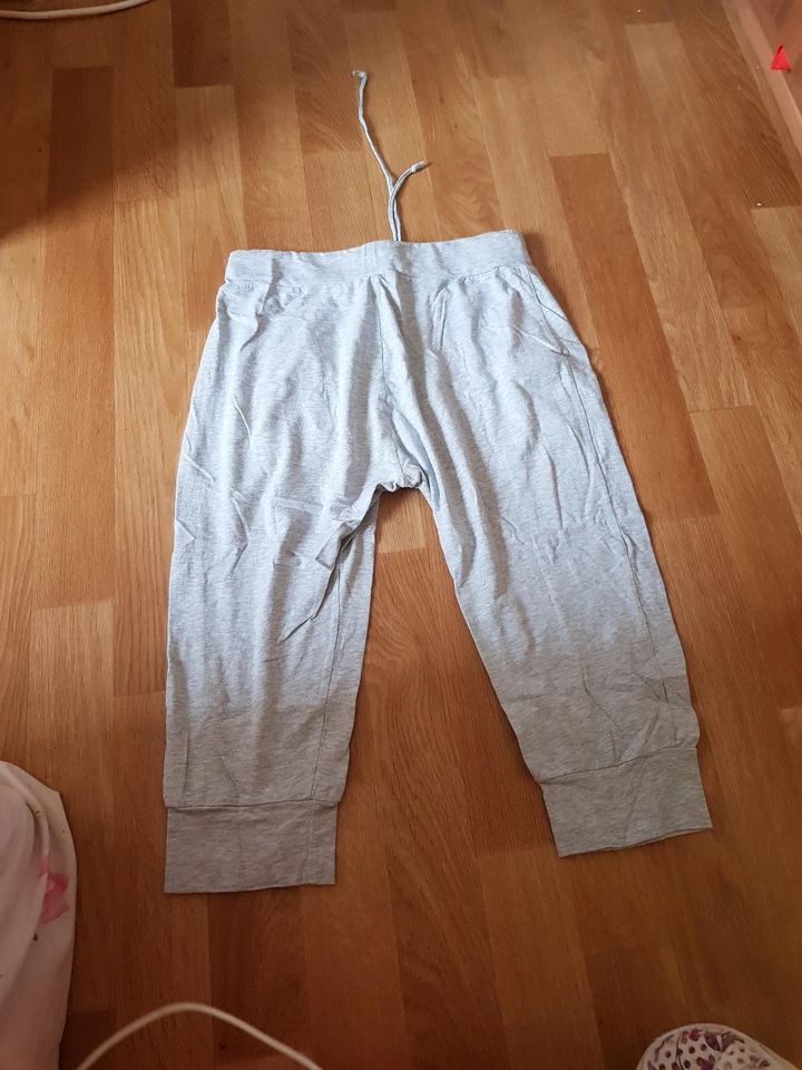 3/4  Damen Hose 2€Festpreis ist nicht verhandelbar in Cottbus