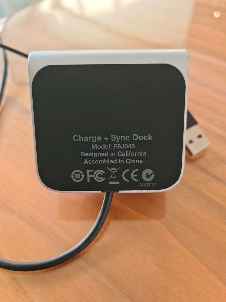 Hochwertiges Belkin Charge + Sync Dock F8J045 für iPhone in Düsseldorf