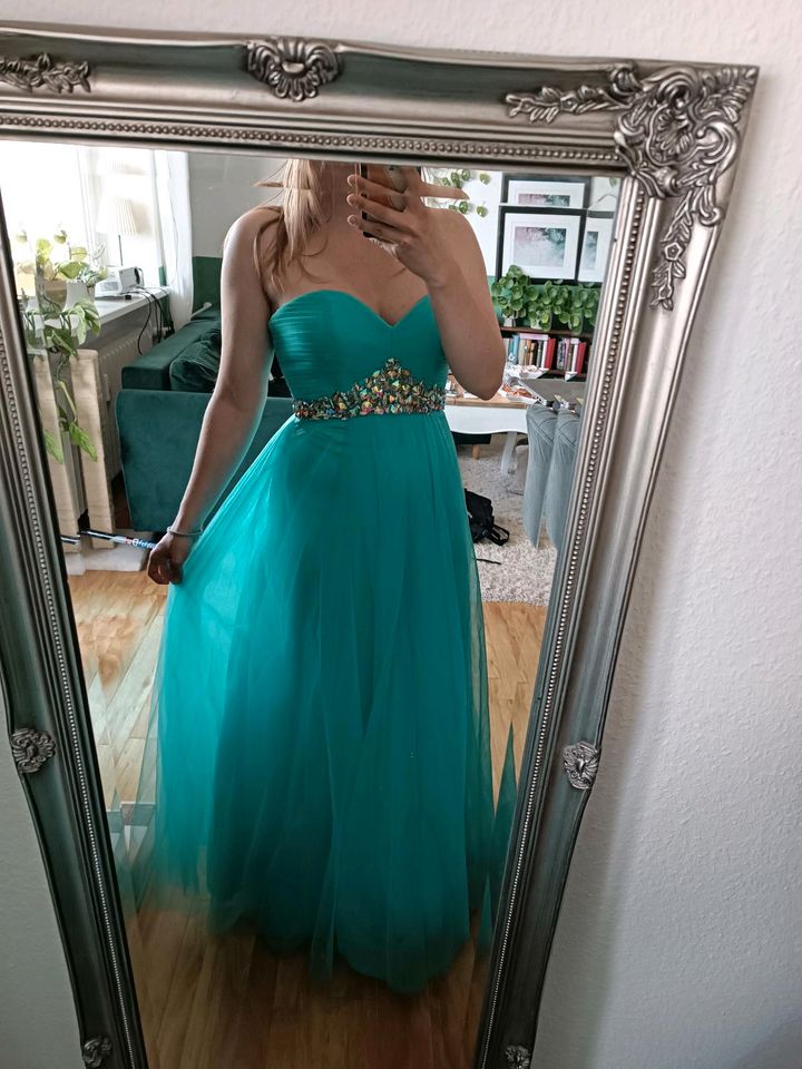 Ballkleid türkis/hellblau in Wedel