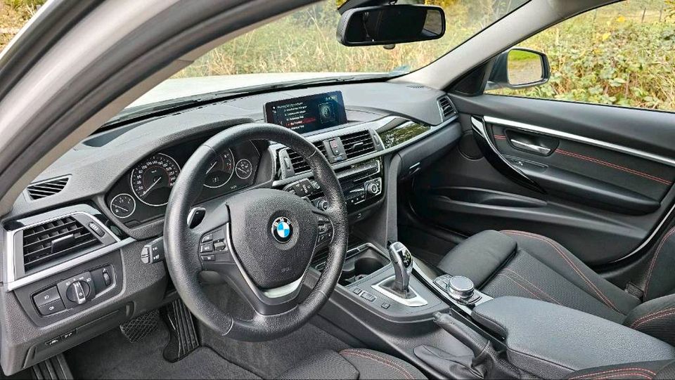BMW 330i Touring, Sport Line, 2018, mineralweiß metallic in Neuss
