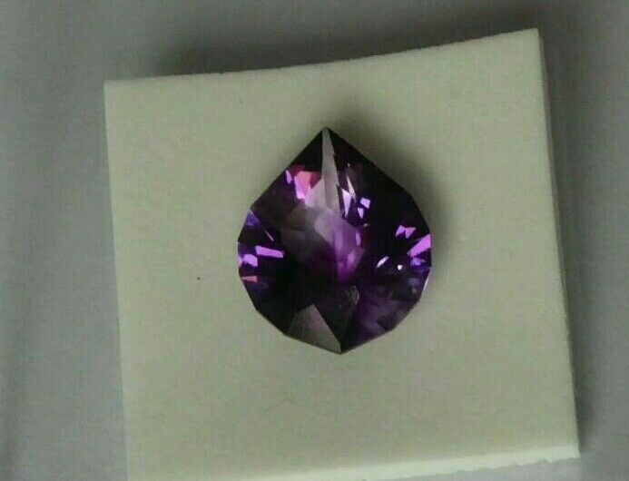 Amethyst 6,53 ct fantasy pear (Birne) mit Zertifikat in Gießen