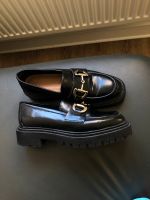 H&M chunky loafer aus Leder schwarz mit Gold Düsseldorf - Oberbilk Vorschau