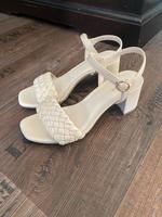 Damen Sandaletten in beige Größe 36 Hessen - Erlensee Vorschau