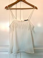 Elegantes ZARA Top mit Federn – Weiß – Größe M Friedrichshain-Kreuzberg - Friedrichshain Vorschau