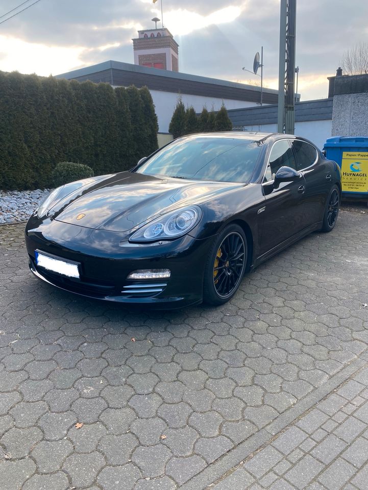 Porsche Panamera 4S in Lennestadt