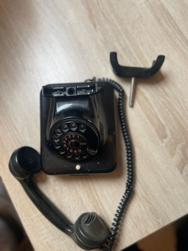 DDR - Histrorisches Wählscheibentelefon RFT - W38 in Wendisch Baggendorf
