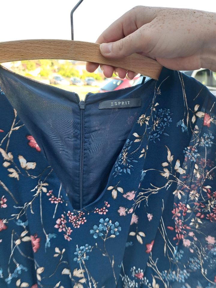 Kleid lang Esprit gr. 34 S dunkelblau mit Blumen in Bayern - Kümmersbruck |  eBay Kleinanzeigen ist jetzt Kleinanzeigen