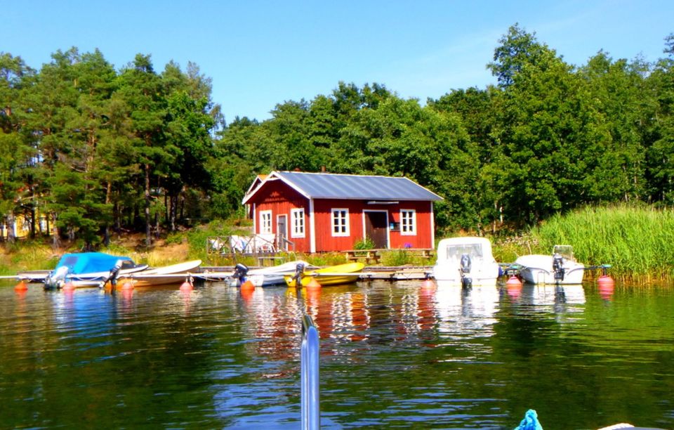 Schweden Ferienhaus direkt am Meer mit Boot: frei bis 08.06.24 in Seelze