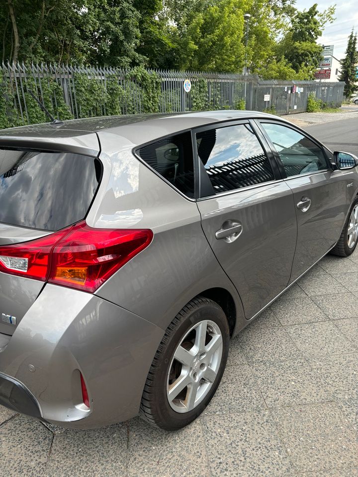 Toyota Autos hybrid  *NEU TÜV* viel Ausstattung in Berlin