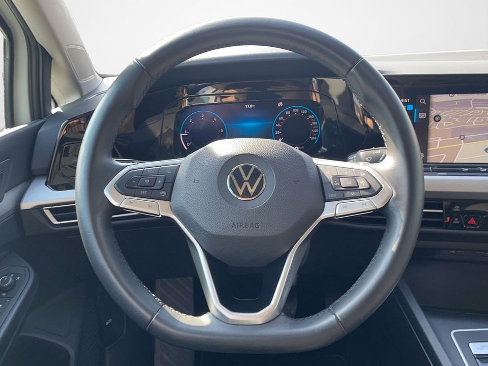 Volkswagen Golf 8 2.0 TDI DSG Life  Panodach Navi LED Schie in Vechta