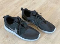 Nike Roshe One Wildleder Schuhe Sneaker Gr. 42,5 Baden-Württemberg - Welzheim Vorschau